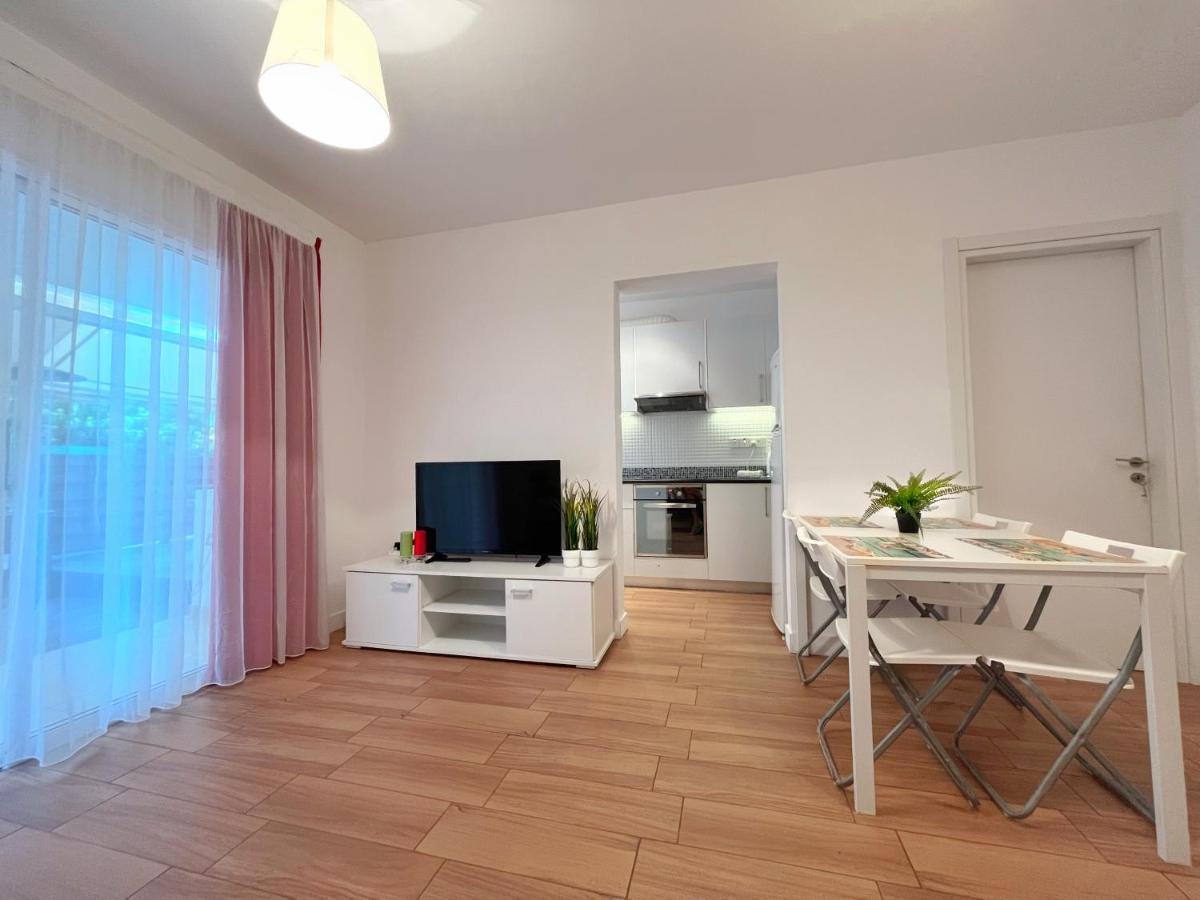 Central 2 Bedroom Apt Terrace And Pool Ayia Napa Exterior photo